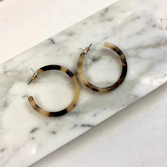 J. Crew Jewelry - ✨NWT ✨J.CREW blonde tortoise shell hoop earrings